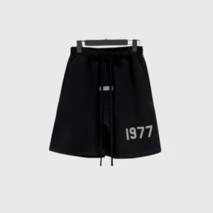 Fear of God Essentials 1977 Logo Shorts Schwarz